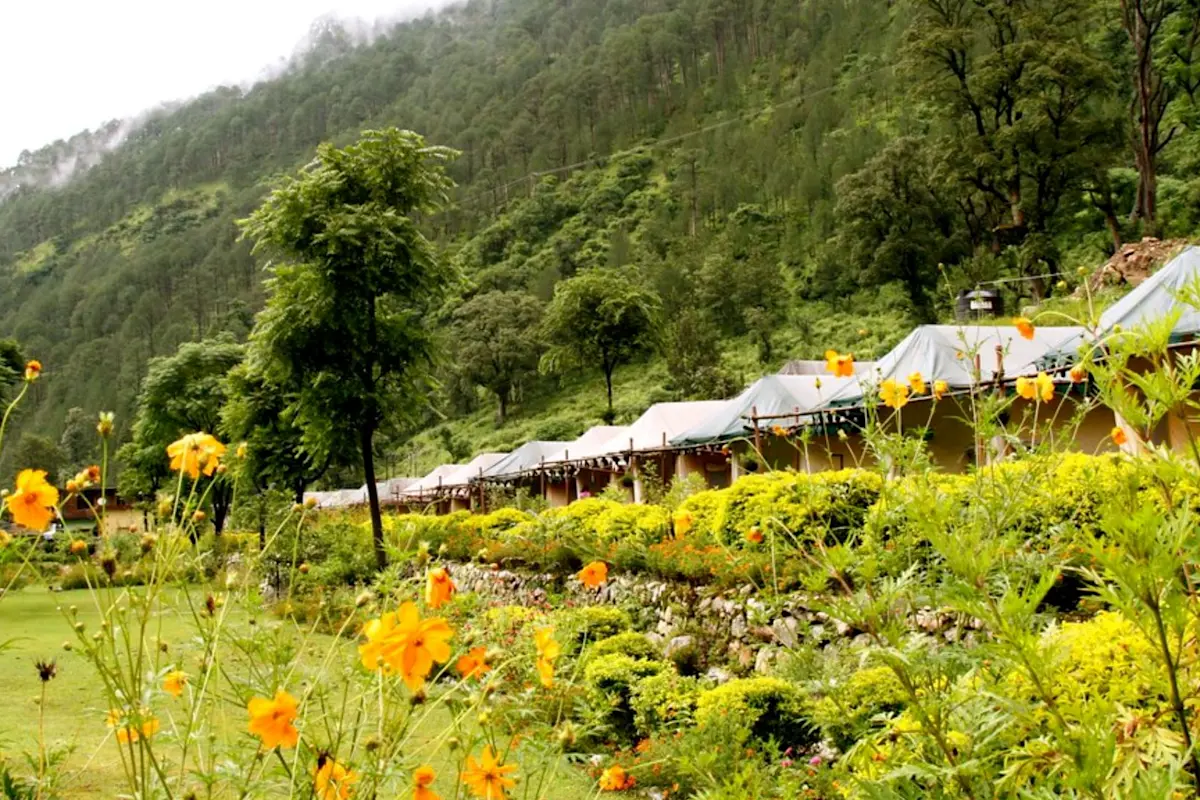 Experience spiritual serenity at Vishwanath Temple with TravelTaxi's guided tours in Uttarkashi, Uttarakhand.