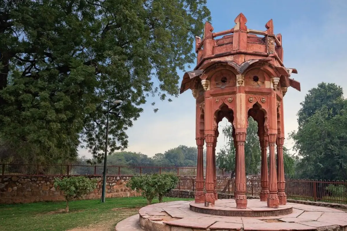 Discover culinary delights at Gaffar Market with TravelTaxi's food tours in Karol Bagh, New Delhi.