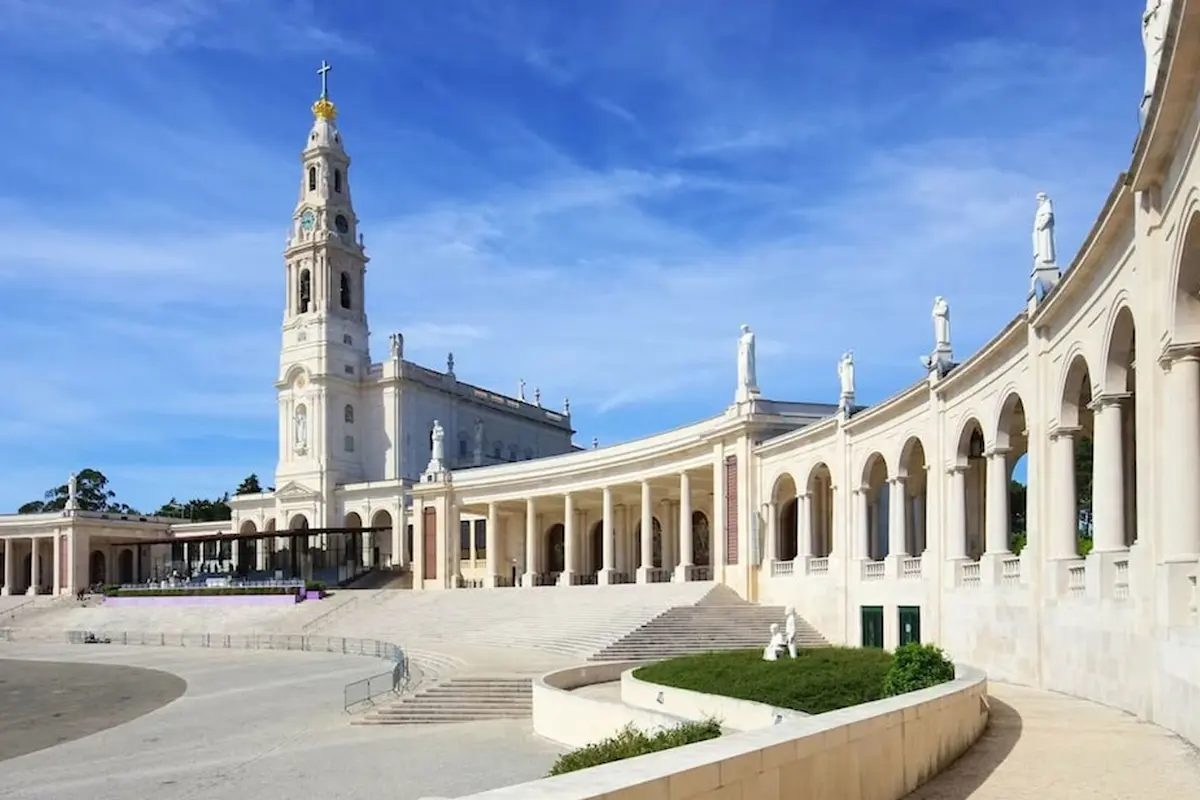 Witness the divine at TravelTaxi - The iconic Meenakshi Amman Temple in Madurai.
