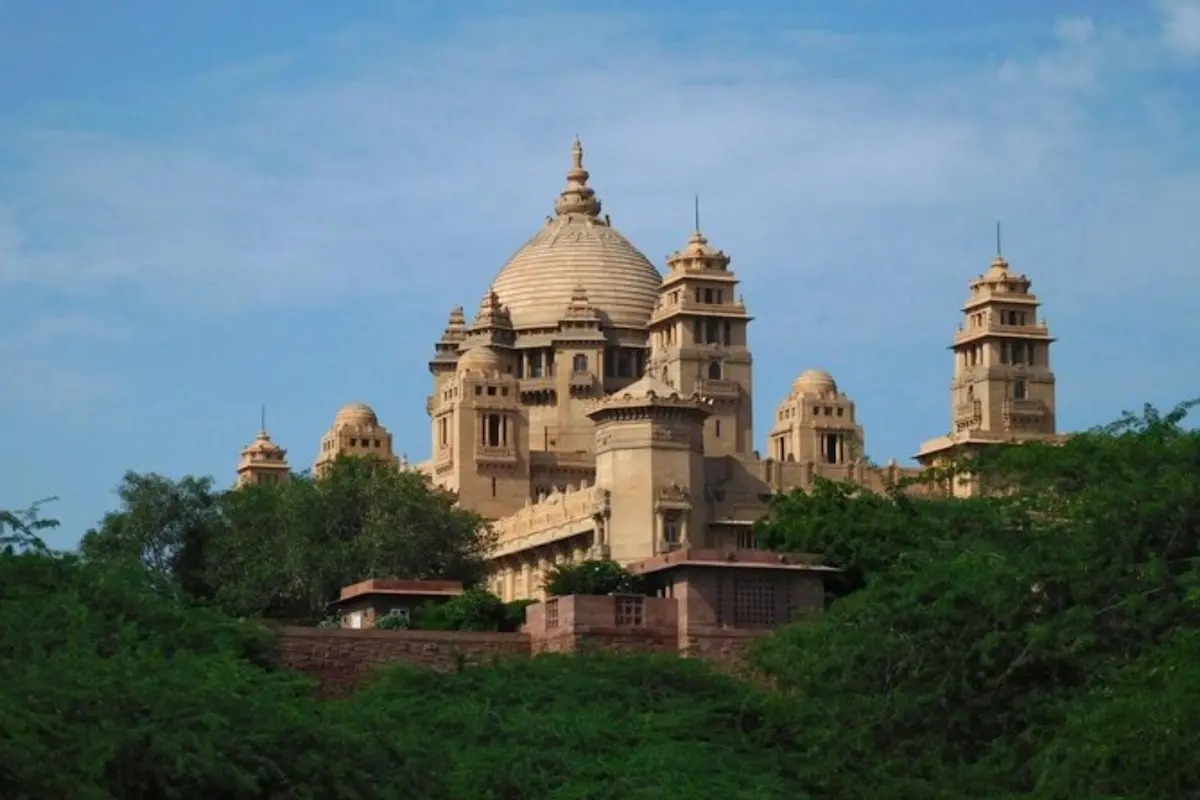 Explore bustling Ajmal Khan Road with TravelTaxi's shopping tours in Karol Bagh, New Delhi.