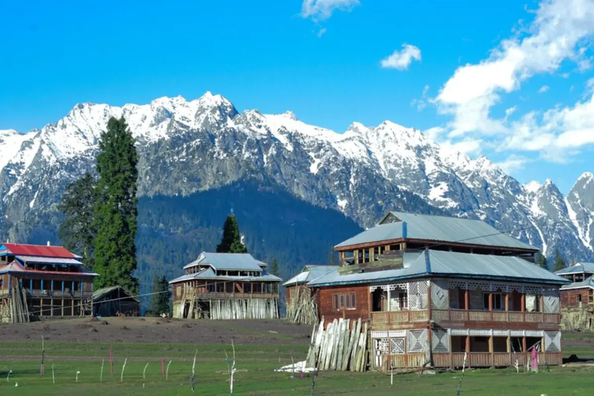 Experience tranquility at Dal Lake with TravelTaxi's nature tours in Dharamshala, Himachal Pradesh.
