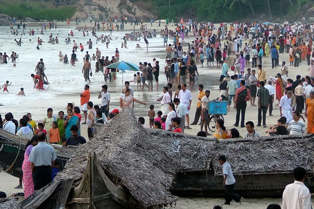 Explore vibrant local culture at Kovalam Fish Market with TravelTaxi's guided morning tours in Kerala.