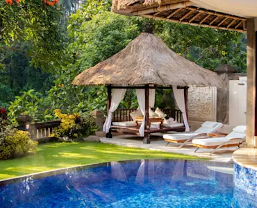Discover romantic seclusion with TravelTaxi - Private villa stays in Bali.