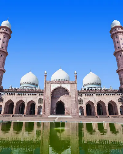 Experience the serenity of the Upper Lake with TravelTaxi's guided boat rides in Bhopal, Madhya Pradesh.