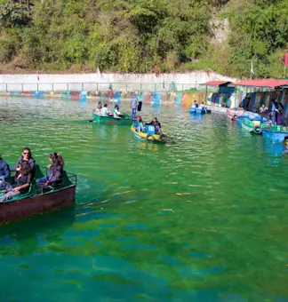 Discover Mussoorie's artistic treasures with TravelTaxi - The vibrant Tibetan markets.