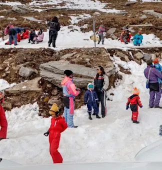 Embrace adventure sports in Rohtang with TravelTaxi - The thrilling skiing and snowboarding experiences.