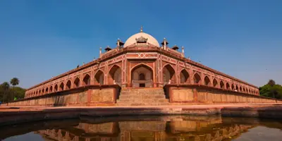Explore the iconic Red Fort with TravelTaxi for a captivating journey through Delhi's Mughal heritage.