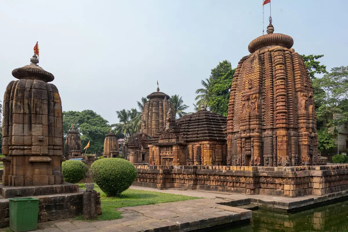 Explore the ancient caves of Udayagiri and Khandagiri with TravelTaxi's guided tours in Bhubaneswar, Odisha.