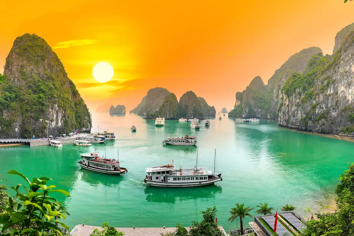 Embrace Vietnam's natural beauty with TravelTaxi - The breathtaking Halong Bay.