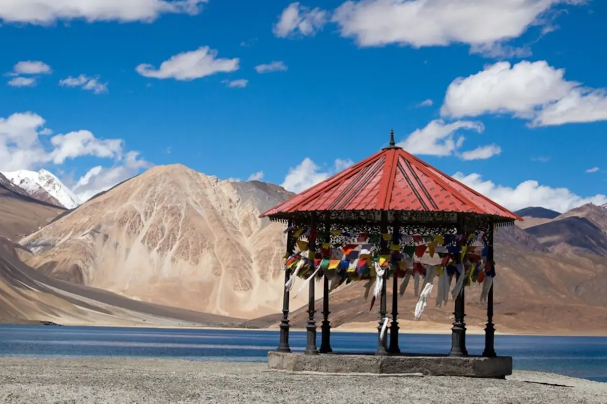 Discover local Ladakhi culture at Leh Market with TravelTaxi's guided shopping tours.
