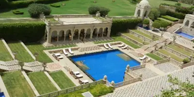 Embrace Agra's architectural marvels with TravelTaxi - The grand Agra Fort.