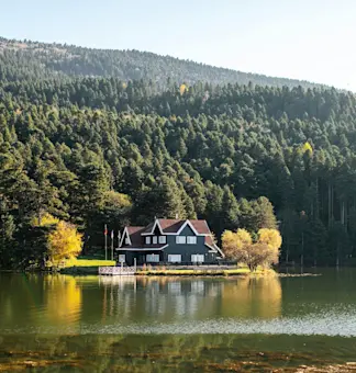 Explore colonial heritage at Ranikhet Golf Course with TravelTaxi's historical tours in Uttarakhand.