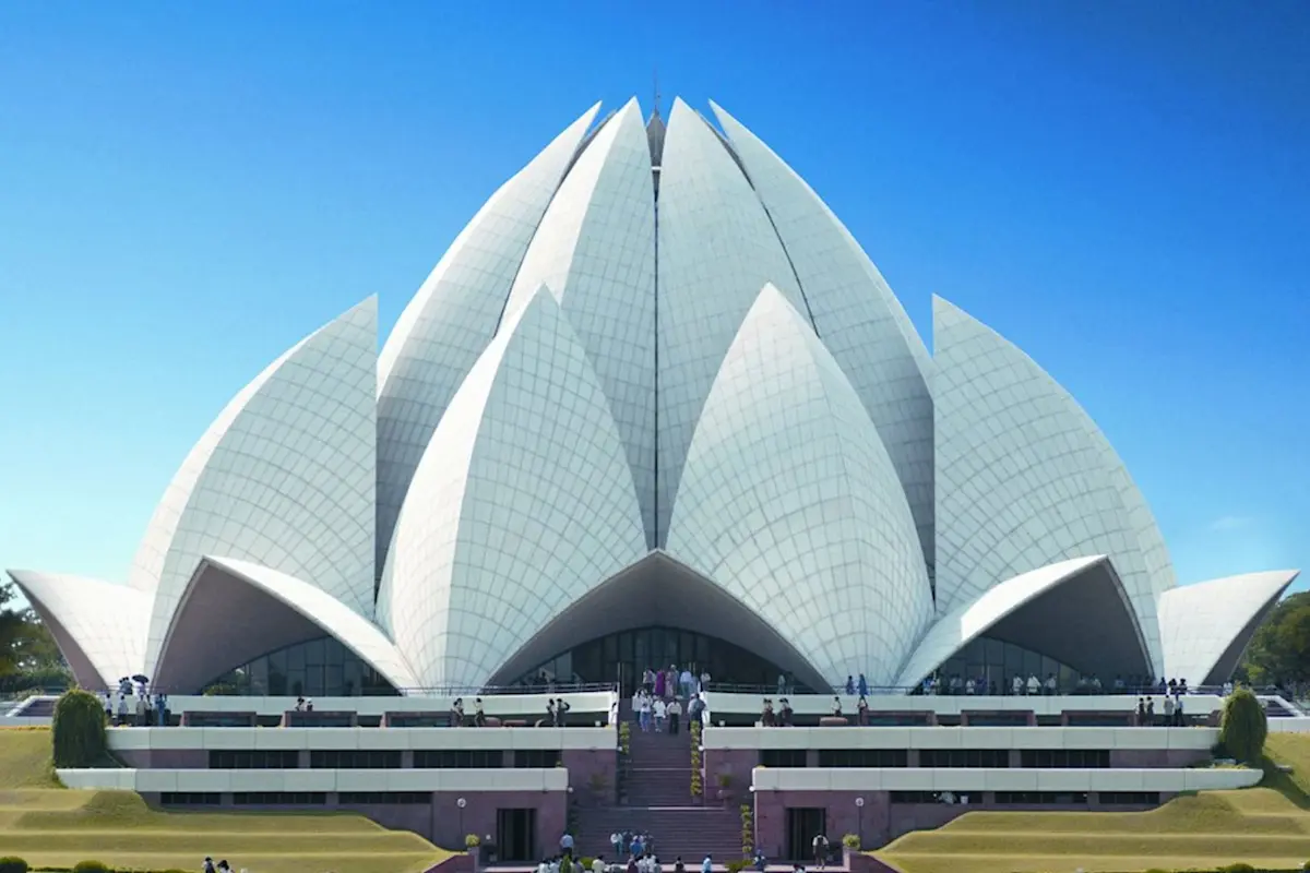 Experience the spiritual serenity of Akshardham Temple with TravelTaxi's guided tours in Delhi.