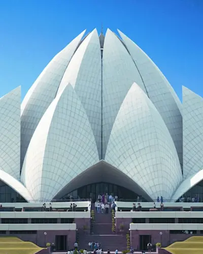Experience the spiritual serenity of Akshardham Temple with TravelTaxi's guided tours in Delhi.