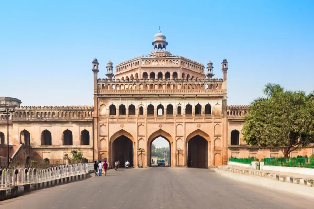 Experience British Raj elegance at Lucknow Residency with TravelTaxi's historical tours.