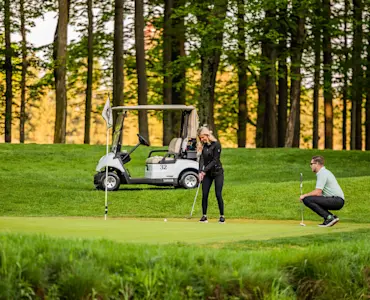 Unwind amidst scenic greens with TravelTaxi - The breathtaking Pinehurst Resort, North Carolina.