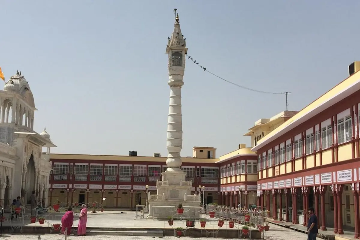 Experience the architectural marvel of Shri Mahavirji Temple with TravelTaxi's guided heritage tours in Rajasthan.