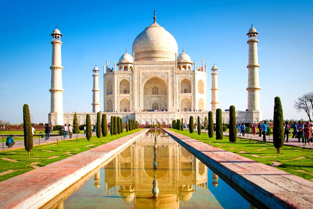 Witness Agra's vibrant festivals with TravelTaxi - The colorful Taj Mahotsav.