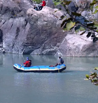 Experience spiritual serenity at Triveni Ghat with TravelTaxi's guided tours in Rishikesh, Uttarakhand.