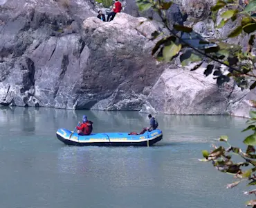 Experience spiritual serenity at Triveni Ghat with TravelTaxi's guided tours in Rishikesh, Uttarakhand.