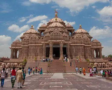 Witness divine grandeur with TravelTaxi - The iconic Akshardham Temple in Delhi.