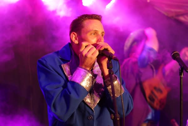 "Anders is het niet" speelt bij Paasvuur in Varssel 2012