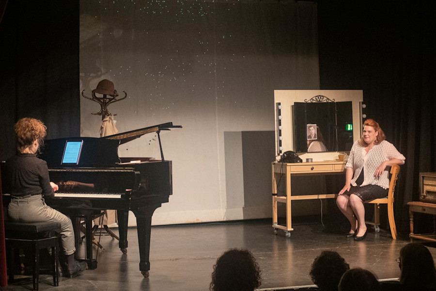 HEUTE ABEND: LOLA BLAU!