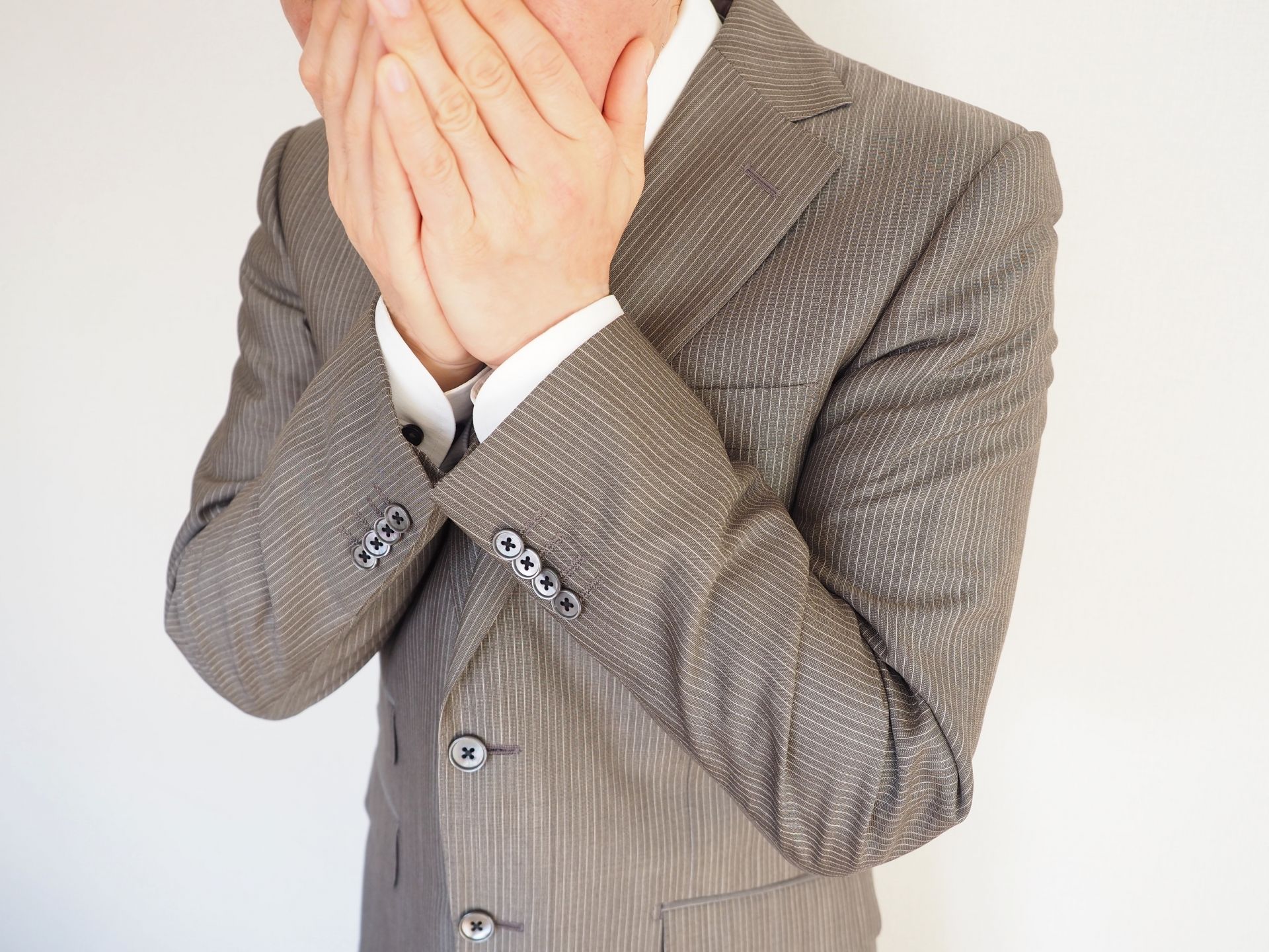昔よりも前歯が出てきたのはなぜ?原因や治す方法を解説