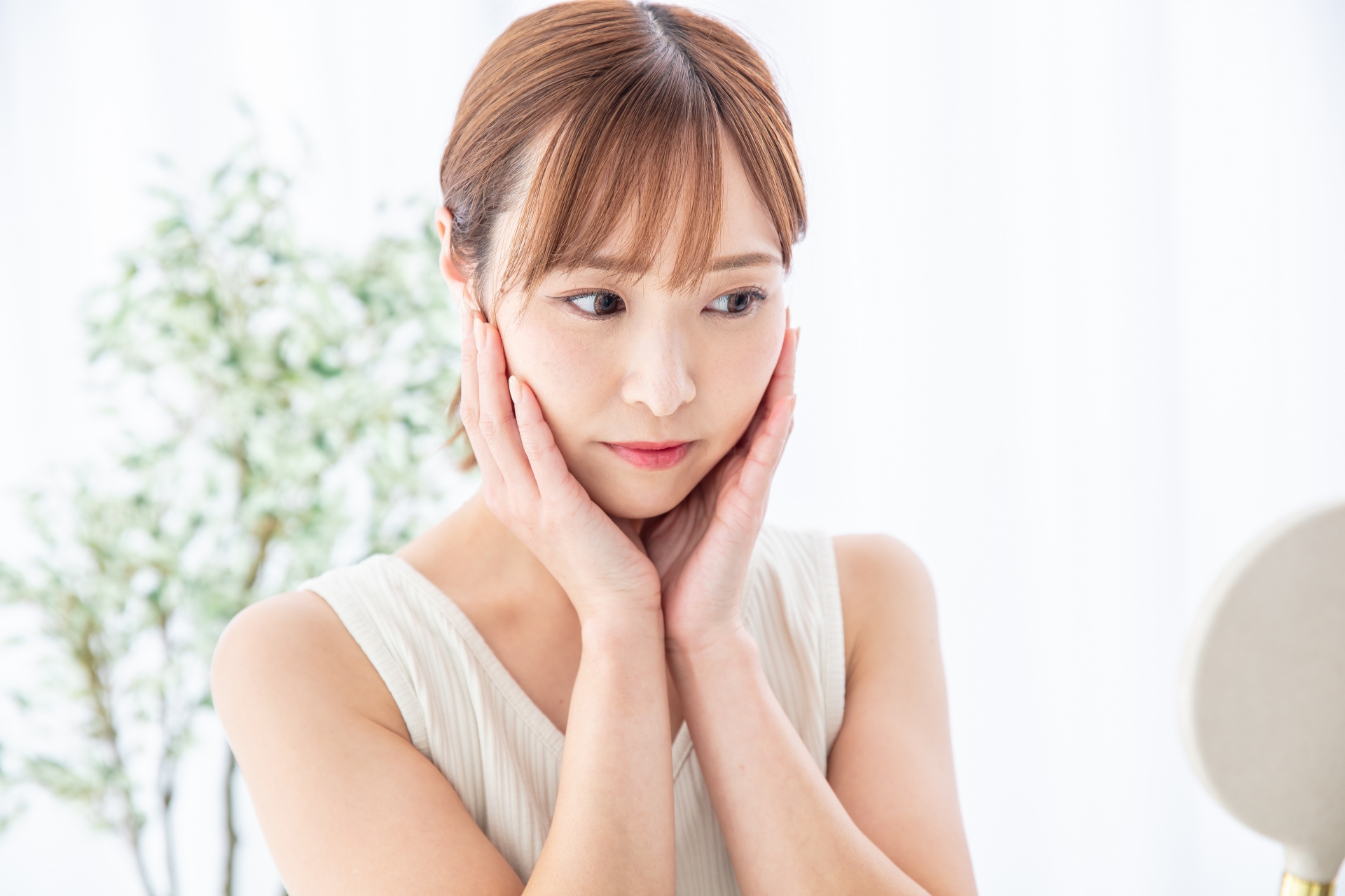 悩む女性
