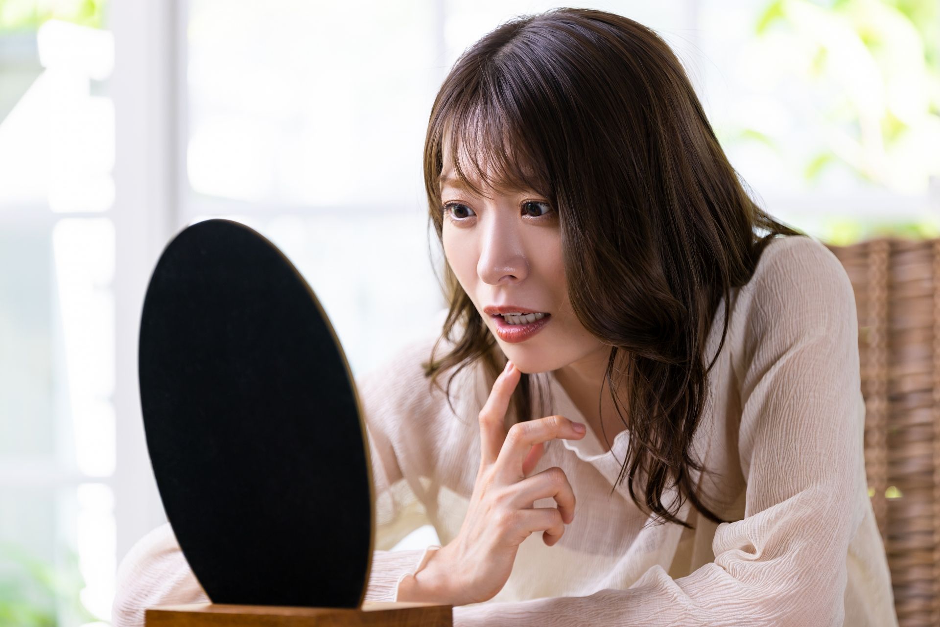 歯並びが悪いのを自分で治すリスク4つ!安く矯正する方法は?