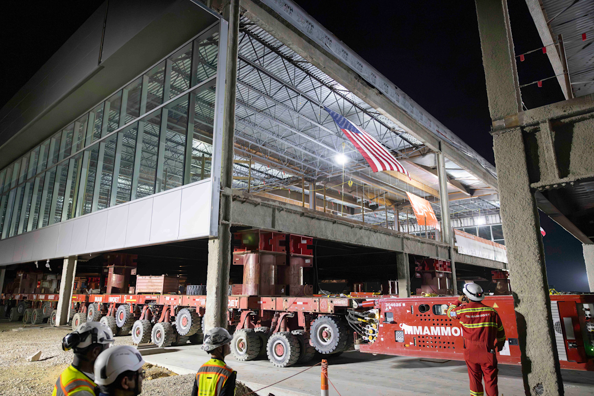 DFW Terminal F Module Move 4