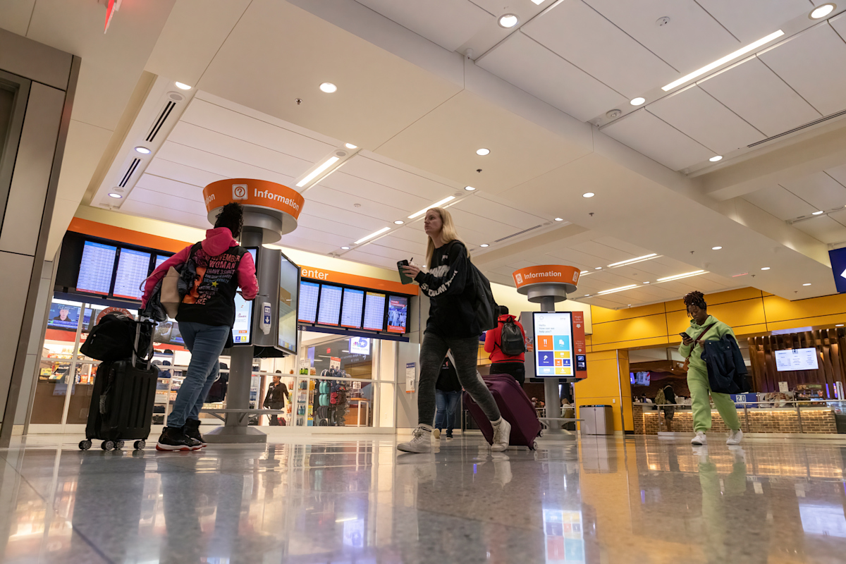 Terminal E Interior Passengers07