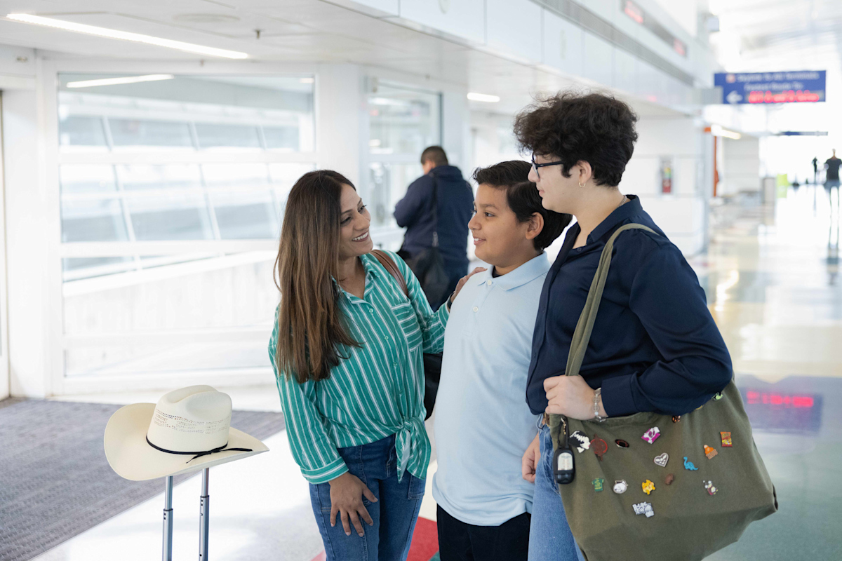 Family Travelers Terminal D 2024 10 (1)