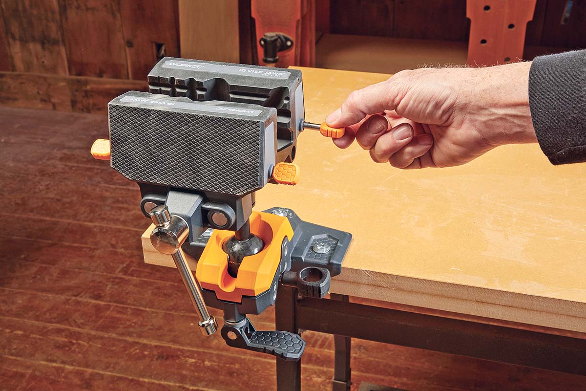 jaw locking pin used to anchor sleeves on the vise