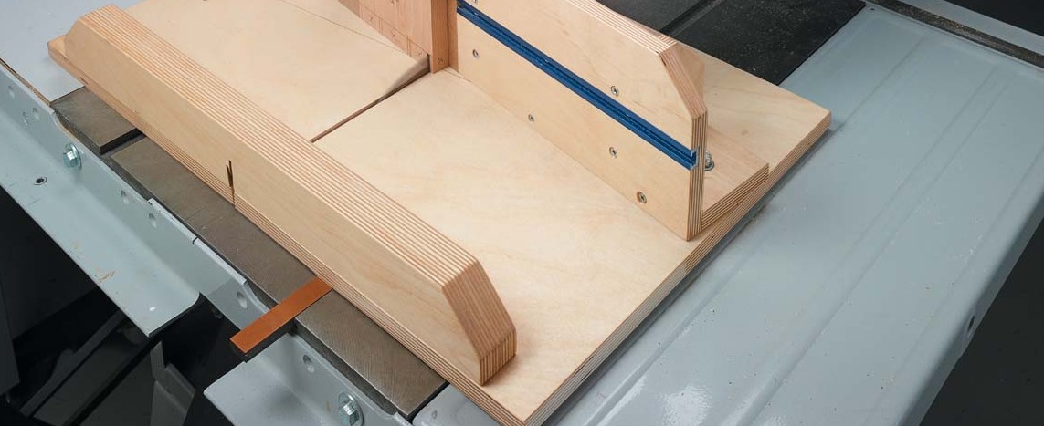 cutting ends of workpiece with table saw