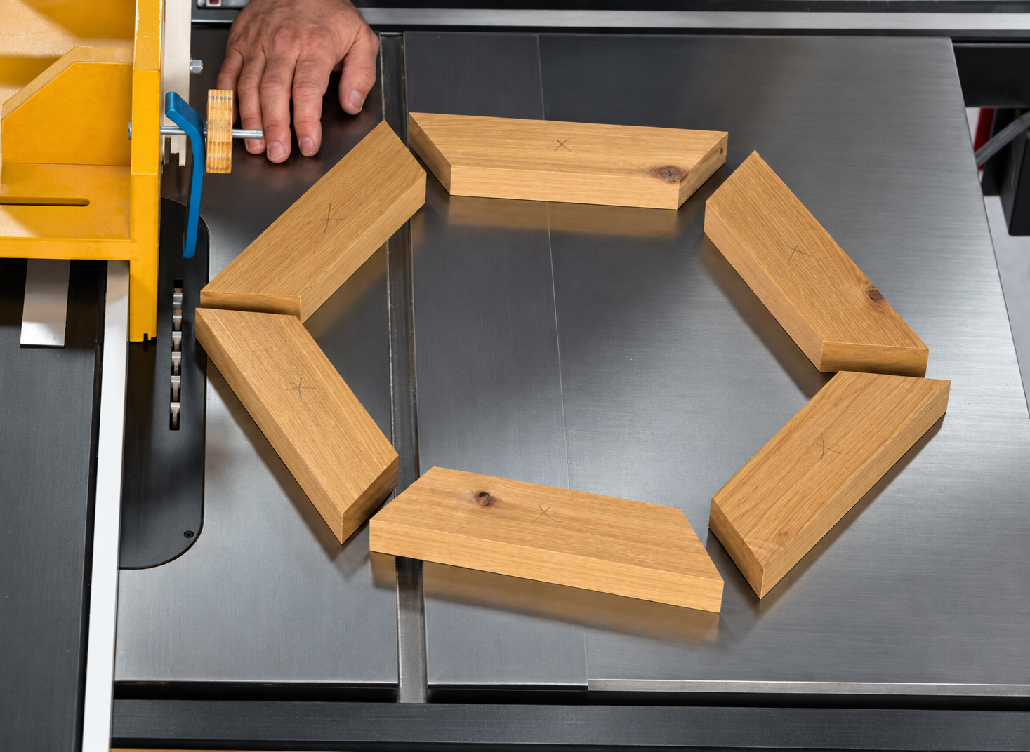 mitered-cedar-planter-frame