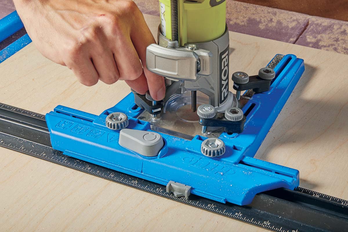 image showing how to use mounting sled of the Kreg rip cut guide