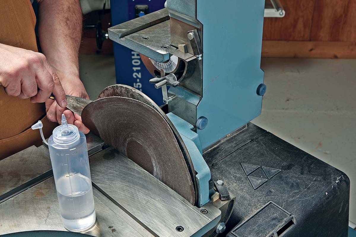 prying open disc with putty knife