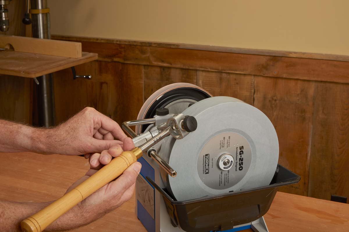 sharpening nose of turning tool with SVD-186 figure 3