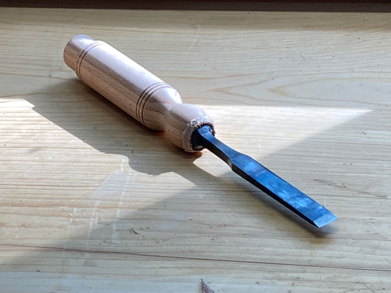 Carving chisel with new handle