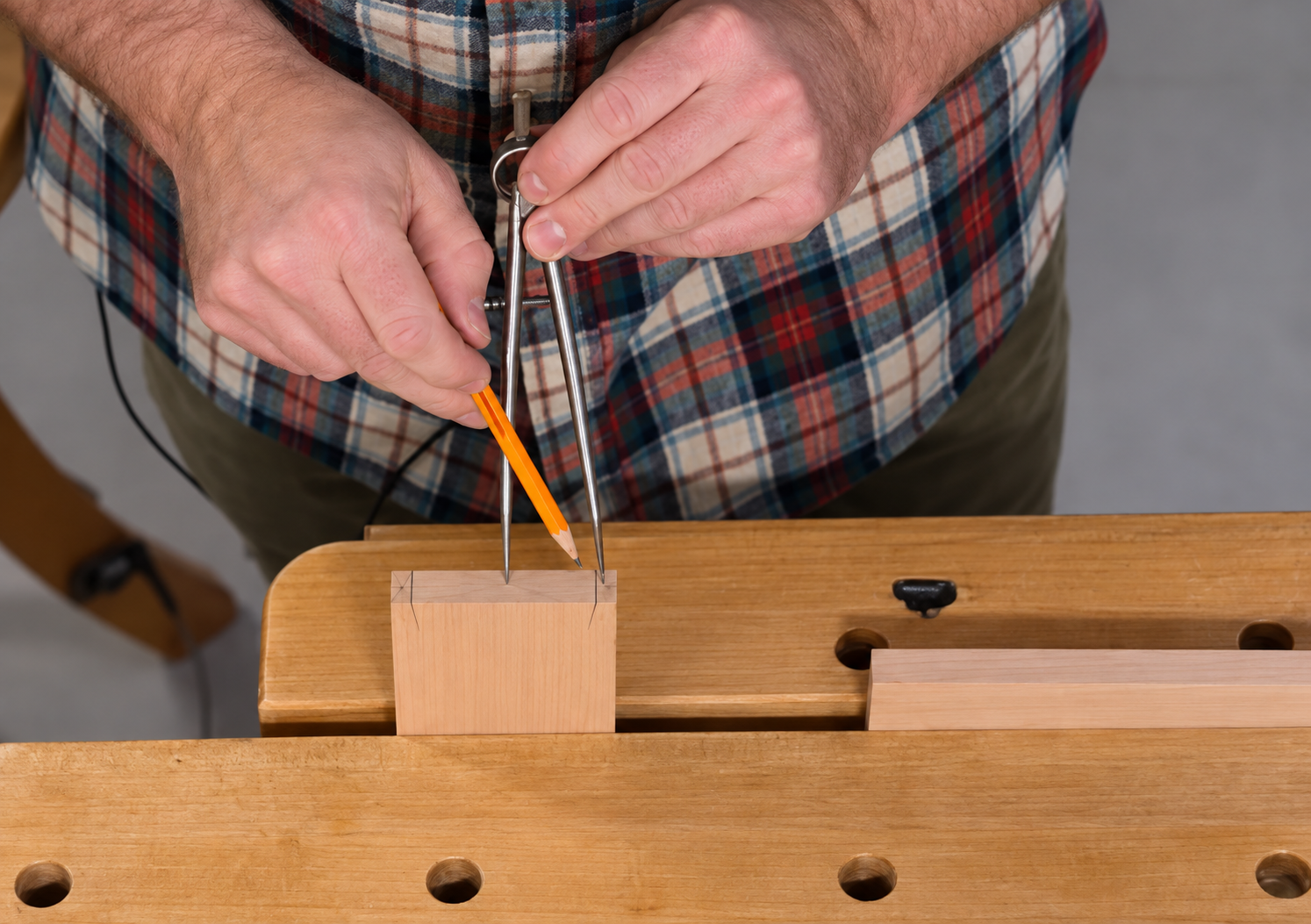 marking-tails-half-blind dovetails