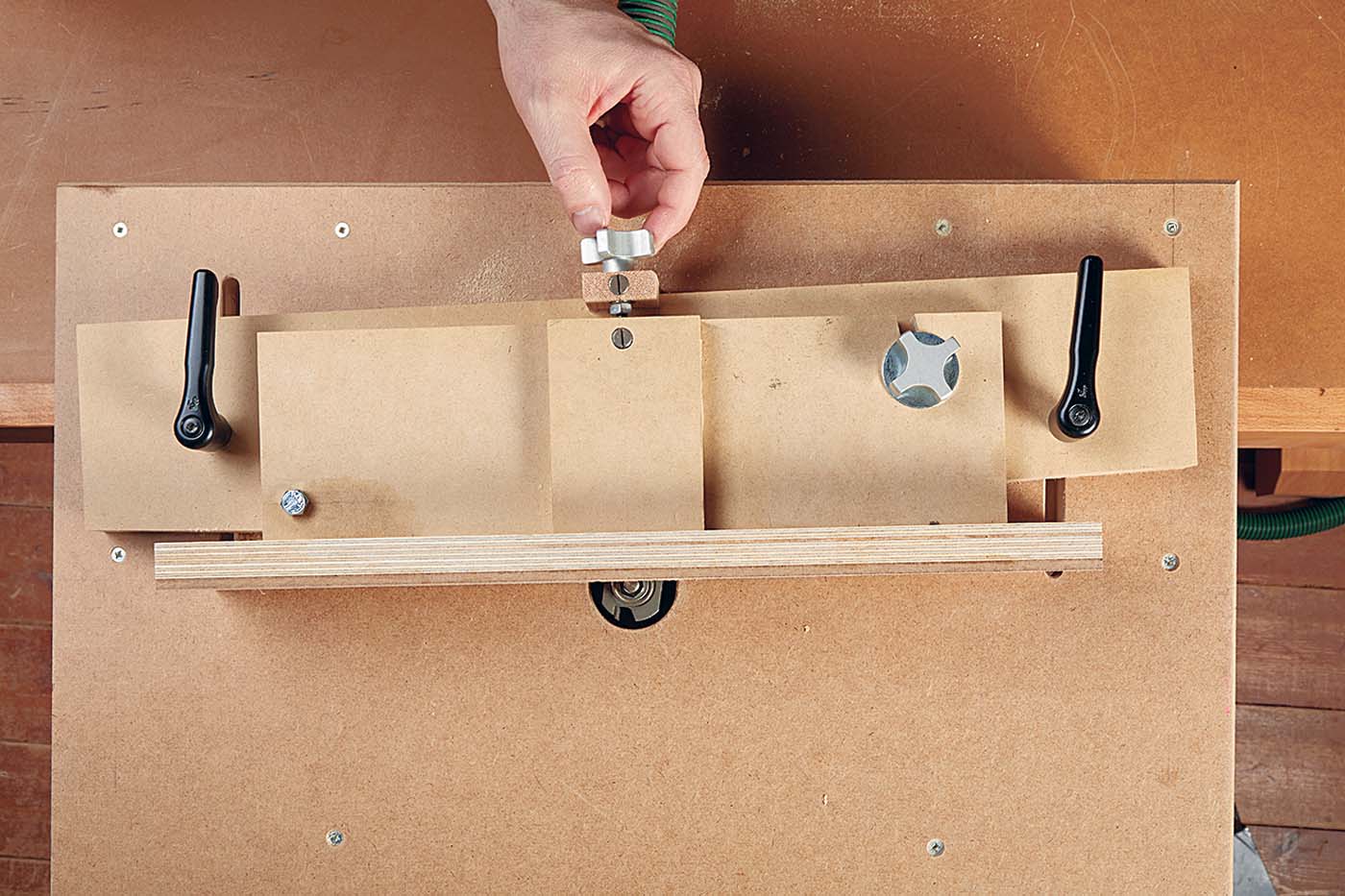 tightening knob of micro-adjustable fence