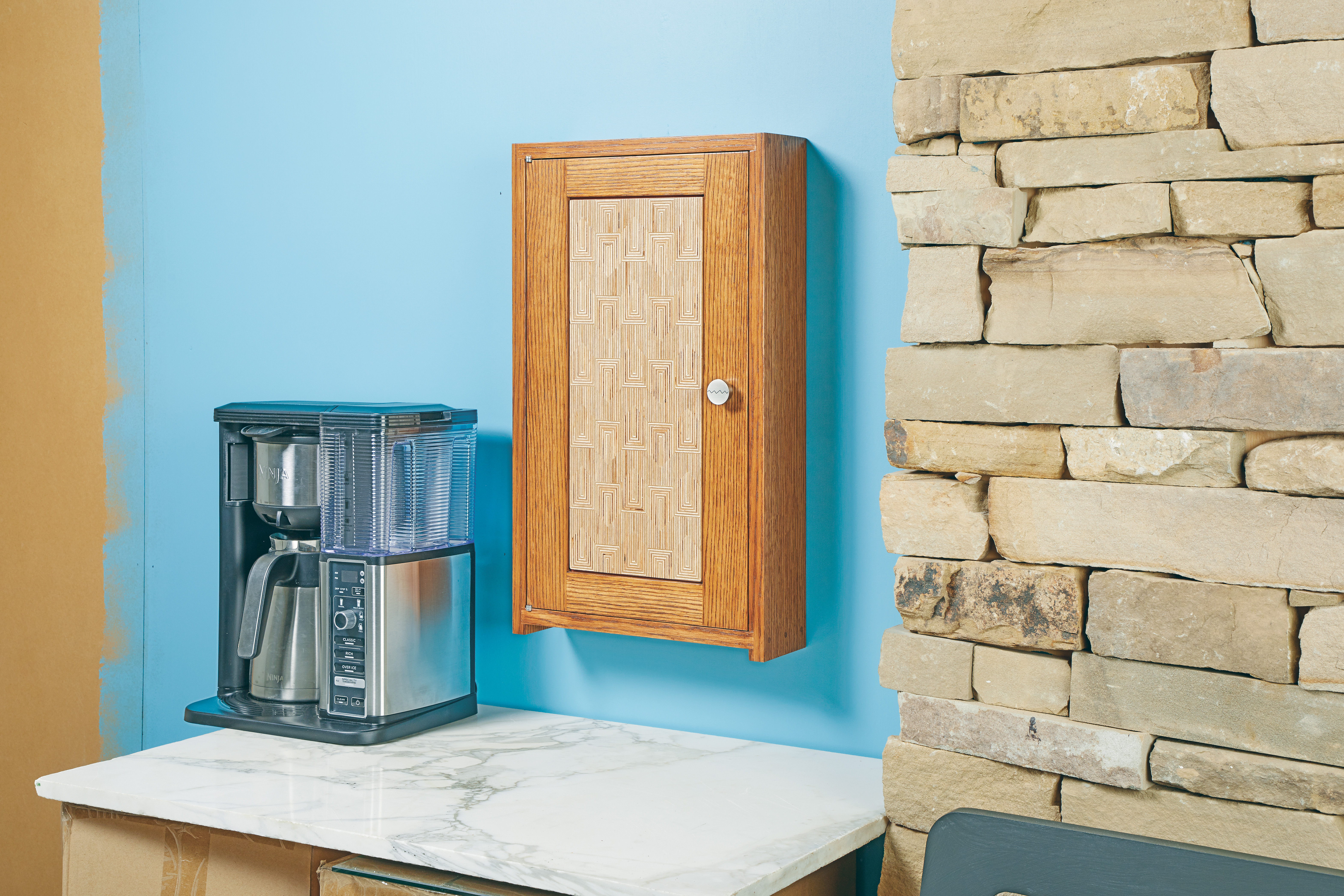 Hanging wall cabinet with geometric pattern in wood