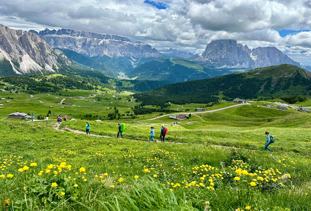 Hikers with Odle Group peaks in the background, Dolomites. Photo: shutterstock 2624634625