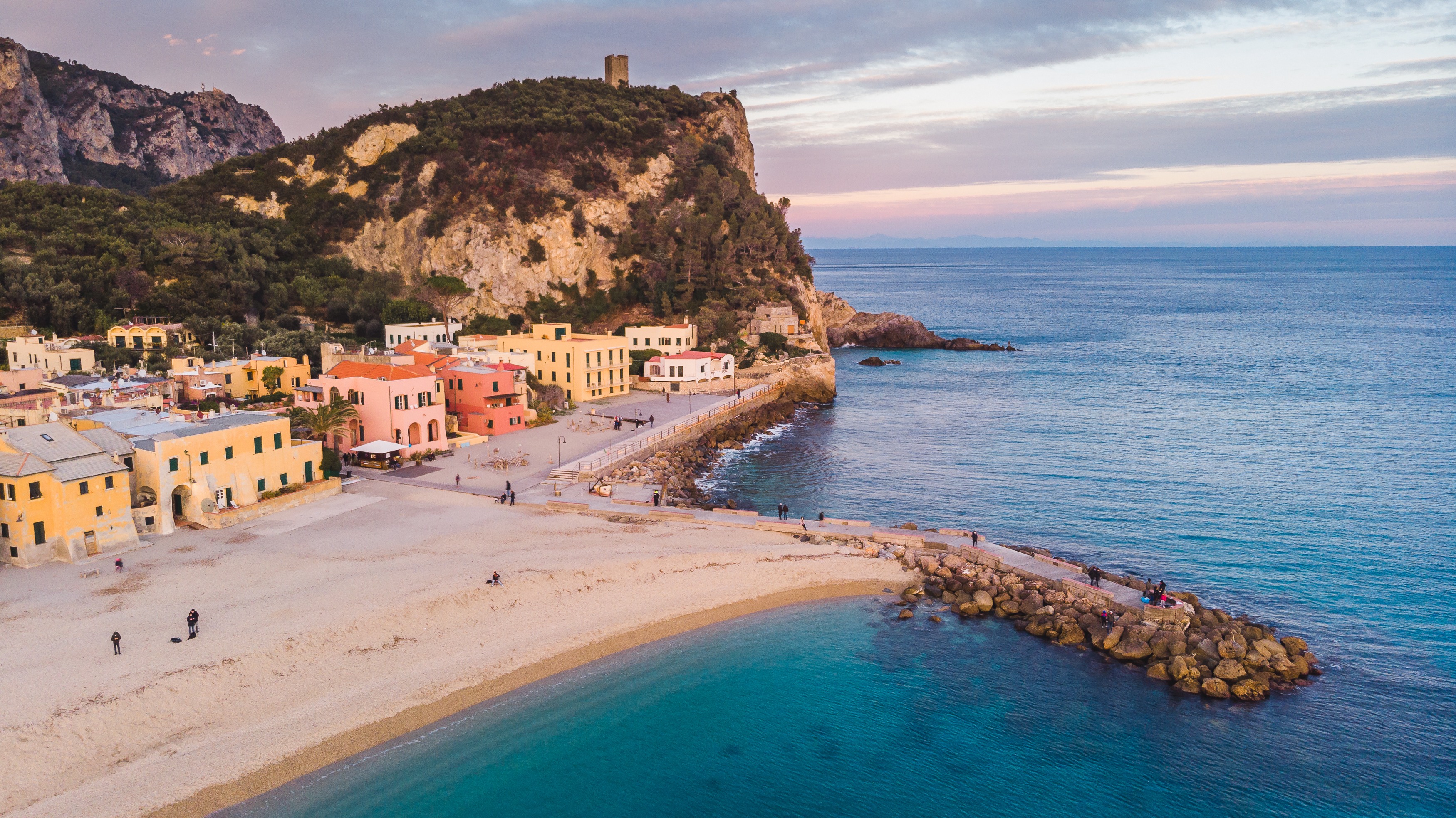 Varigotti Beach at sunset. Photo: GettyImages-1364095621