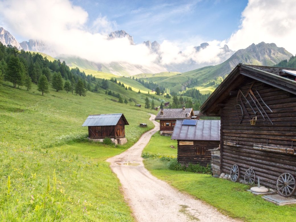 Alta Via dei Pastori, Italy