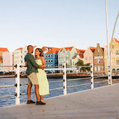 Queen Emma bridge couple