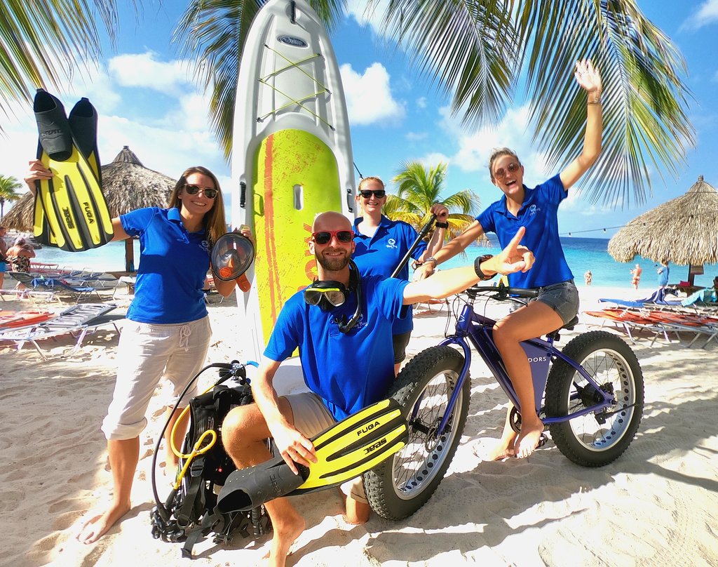 蓝湾潜水和水上运动（BLUE BAY DIVE  WATERSPORTS）