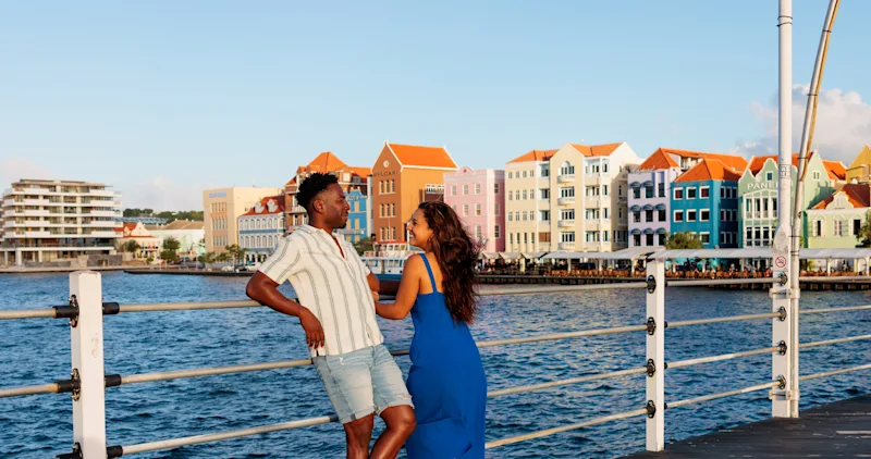Couple on Queen Emma bridge