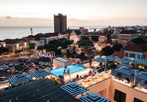 Cascada Rooftop Bar + Kitchen